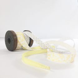 cintas y lazos estampados en amarillo de diseño