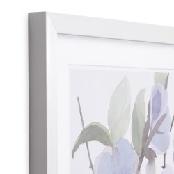 cuadro con diseño de flores azules y marco crema