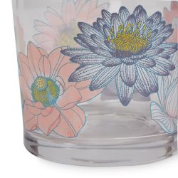 vaso y botella de cristal decorados con flores