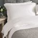 ropa de cama de alta calidad en blanco con cenefa de vainica de diseño para camas bonitas
