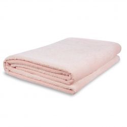 colcha suave tipo terciopelo en rosa claro de diseño para camas bonitas