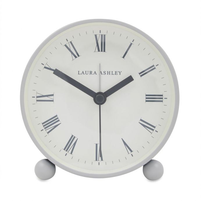 reloj despertador de mesilla con diseño retro