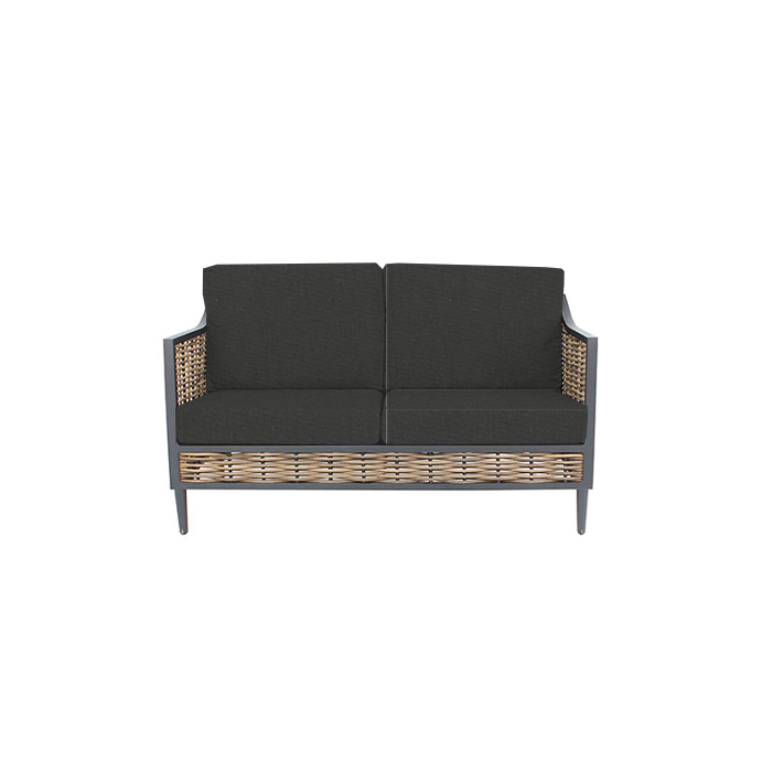 sofa para jardín de ratán roble con detalles en negro y cojines con estampados de diseño