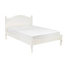 cama de madera en marfil suave de diseño clásico