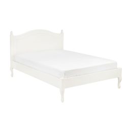 cama de madera en blanco algodón de diseño clásico