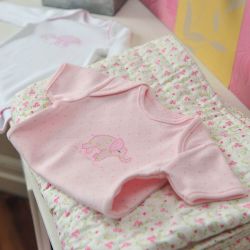 macacão de manga curta em algodão elefante rosa