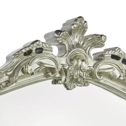 espejo de pared con elegante diseño en su marco de acabado champán