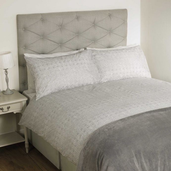 ropa de cama de diseño y calidad en gris plata para camas bonitas