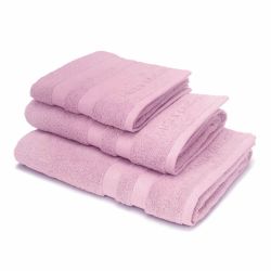toalla de baño en color rosa oscuro, con logo Laura Ashley bordado en cenefa