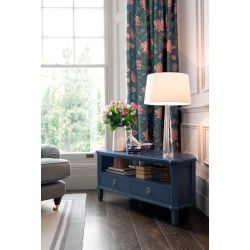 mueble bajo perfecto para televisión en madera maciza azul oscuro