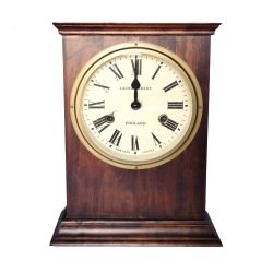 reloj de sobremesa en columna