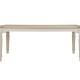 mesa de comedor con tapa de madera y patas pintadas en color trufa suave de diseño