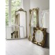 espejo de pared con molduras onduladas color champán de diseño