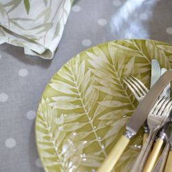 Tejido plastificado Polka Dot gris claro
