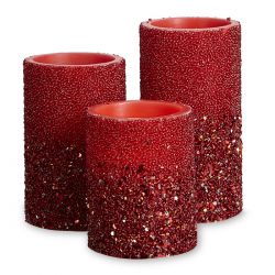 3 velas rojas brillantes de Navidad con luz